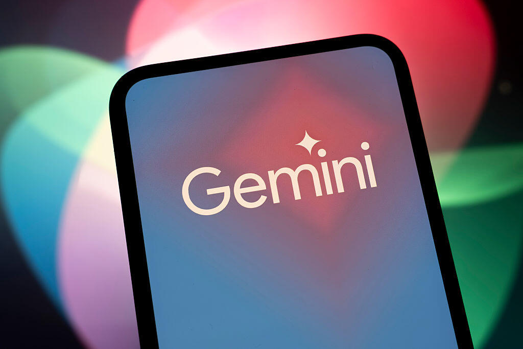 Photographic Illustrations Of The Apple-Google Agreement For The Integration Of Gemini